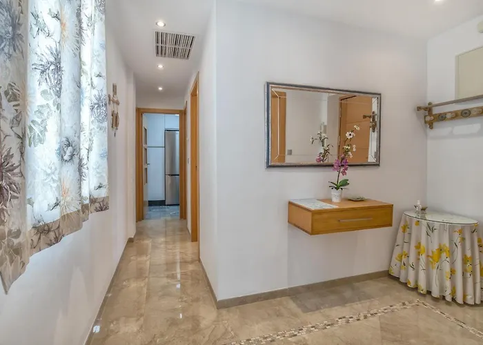 Daire Fleming, Comodo Junto Mezquita Y Juderia