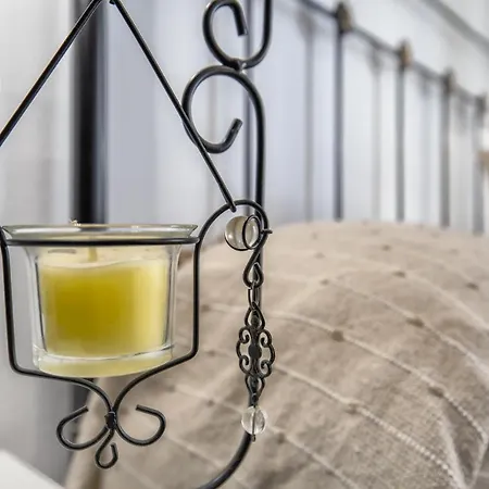 Fleming, Cómodo Junto Mezquita Y Judería *